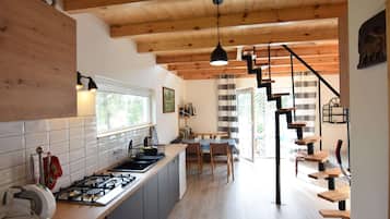 Fridge, stovetop, coffee/tea maker, toaster