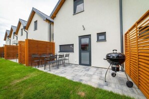 Outdoor dining - Holiday homes with pool, close to the beach (Rewal)
