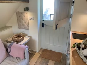 Living area - Little Rissington, Pets, Parking, Sleeps 2 (Cheltenham)