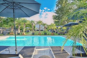Outdoor pool, a heated pool - Adina vacation apartment (Teltow)