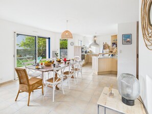 Dining - -ODILE- Large house in Cap Coz near the beach (Fouesnant)