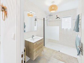 Shower - -ODILE- Large house in Cap Coz near the beach (Fouesnant)