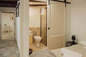 1 bedroom, iron/ironing board, WiFi, bed sheets - Nina's House Cattedrale - Heart of Palermo between history and comfort (Palermo)