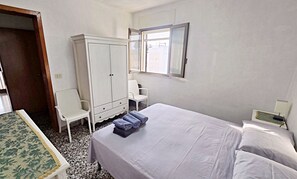 3 chambres, fer et planche à repasser, Wi-Fi gratuit, draps fournis