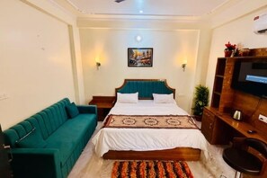1 bedroom, iron/ironing board, WiFi, bed sheets - Cabin in Peace – A Cozy Retreat for Comfort, Calm & Connection (Jaipur)
