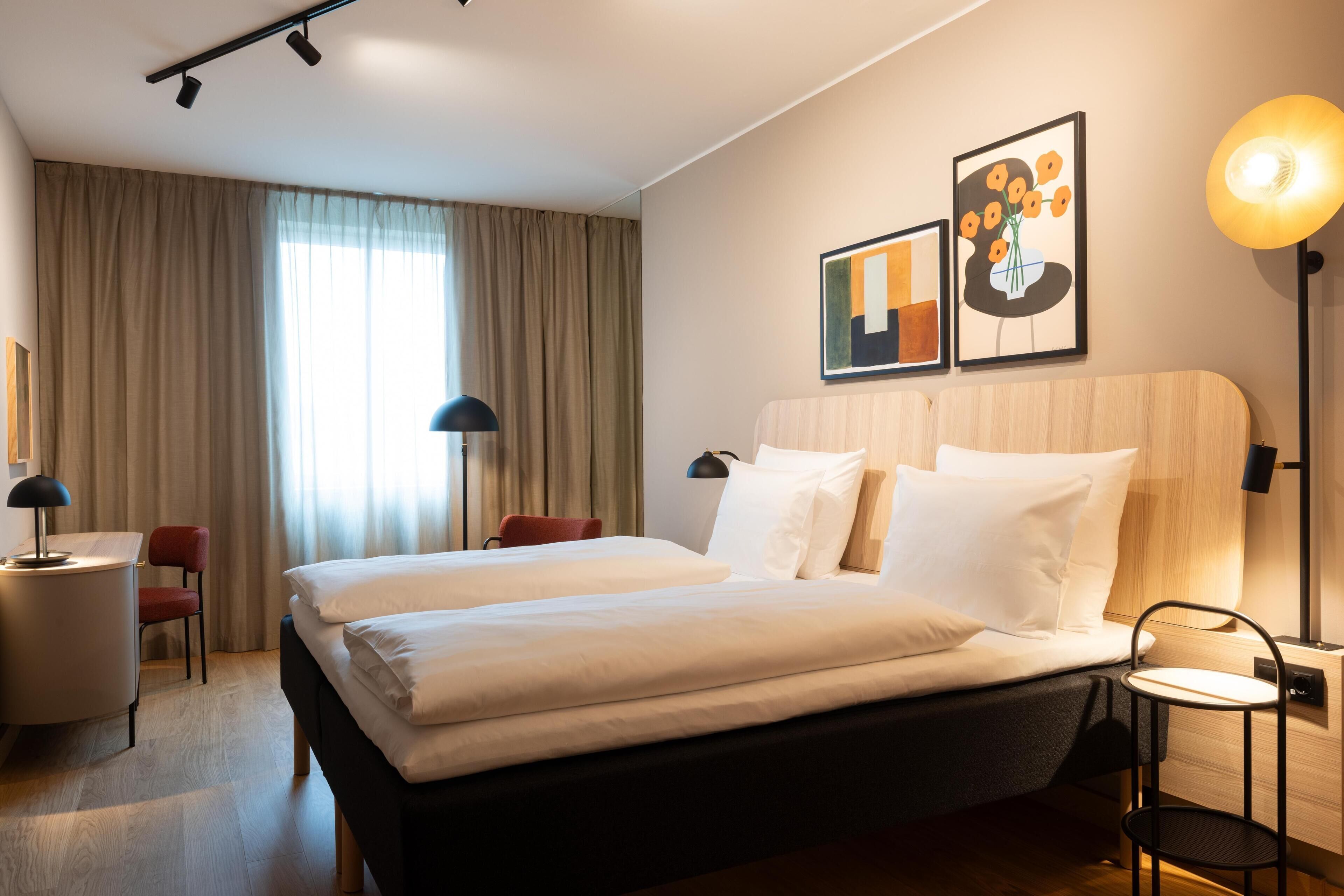 Superior Double Room with access to lounge "Living Room" | Cofres nos quartos, espaço de trabalho para notebook, cortinas blackout