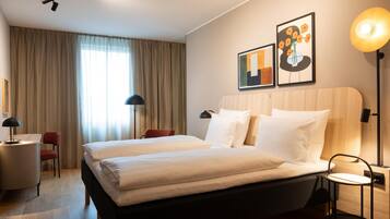 Superior Double Room with access to lounge "Living Room"