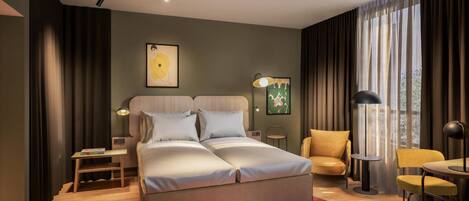 In-room safe, laptop workspace, blackout drapes, iron/ironing board