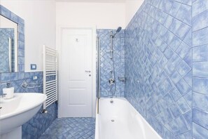Hair dryer, bidet - Hyacinth- 02 bedroom apartment with balcony (Massa Lubrense)