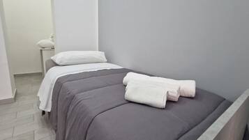 BĂŒgeleisen/BĂŒgelbrett, WLAN, BettwĂ€sche