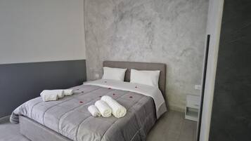 BĂŒgeleisen/BĂŒgelbrett, WLAN, BettwĂ€sche