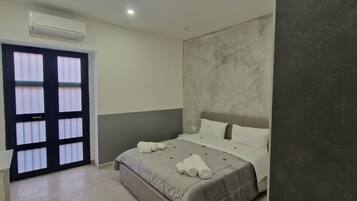 BĂŒgeleisen/BĂŒgelbrett, WLAN, BettwĂ€sche