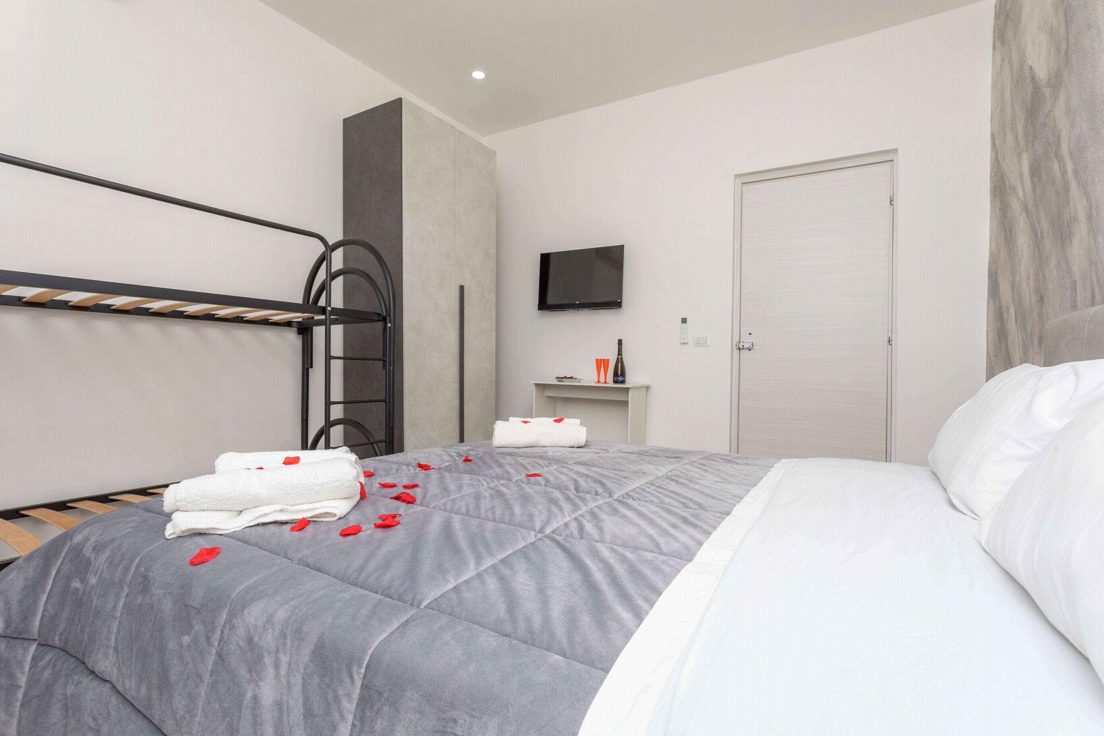 Bügeleisen/Bügelbrett, WLAN, Bettwäsche