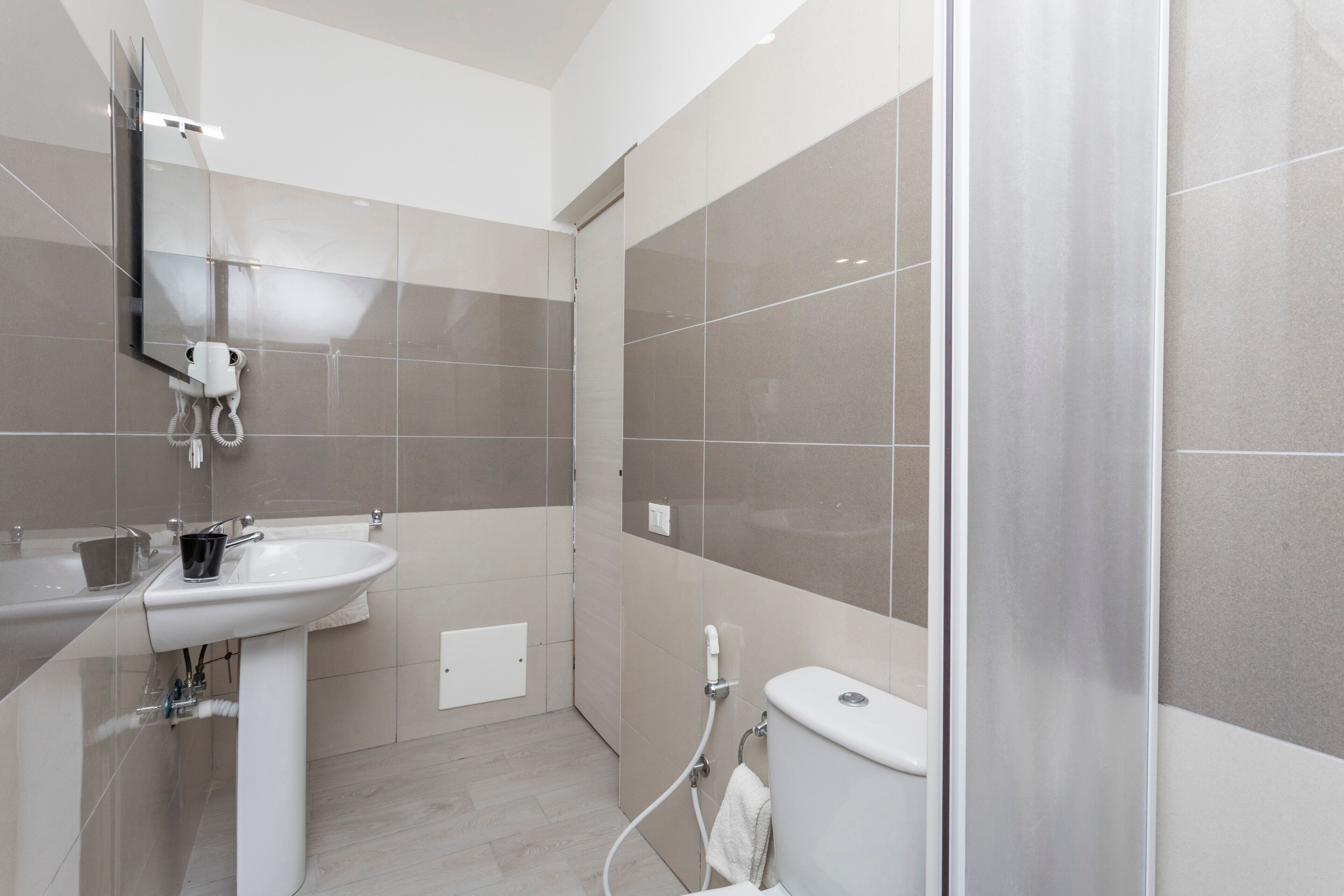 Doccia, asciugacapelli, asciugamani