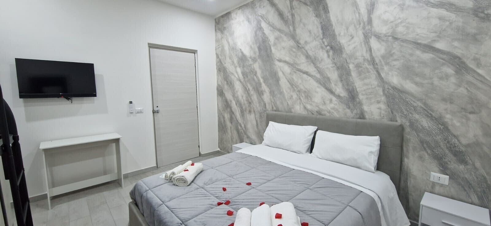 Bügeleisen/Bügelbrett, WLAN, Bettwäsche