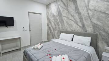 BĂŒgeleisen/BĂŒgelbrett, WLAN, BettwĂ€sche