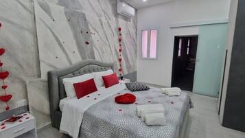 BĂŒgeleisen/BĂŒgelbrett, WLAN, BettwĂ€sche