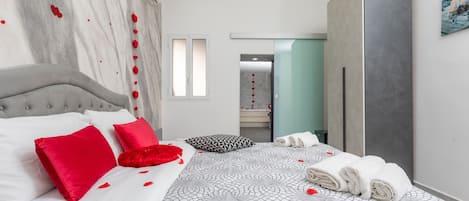 Iron/ironing board, WiFi, bed sheets