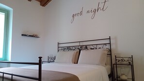 1 bedroom, free WiFi, bed sheets - DIMORA AL CASTELLO HOLIDAY EXPERIENCE (Ponti sul Mincio)