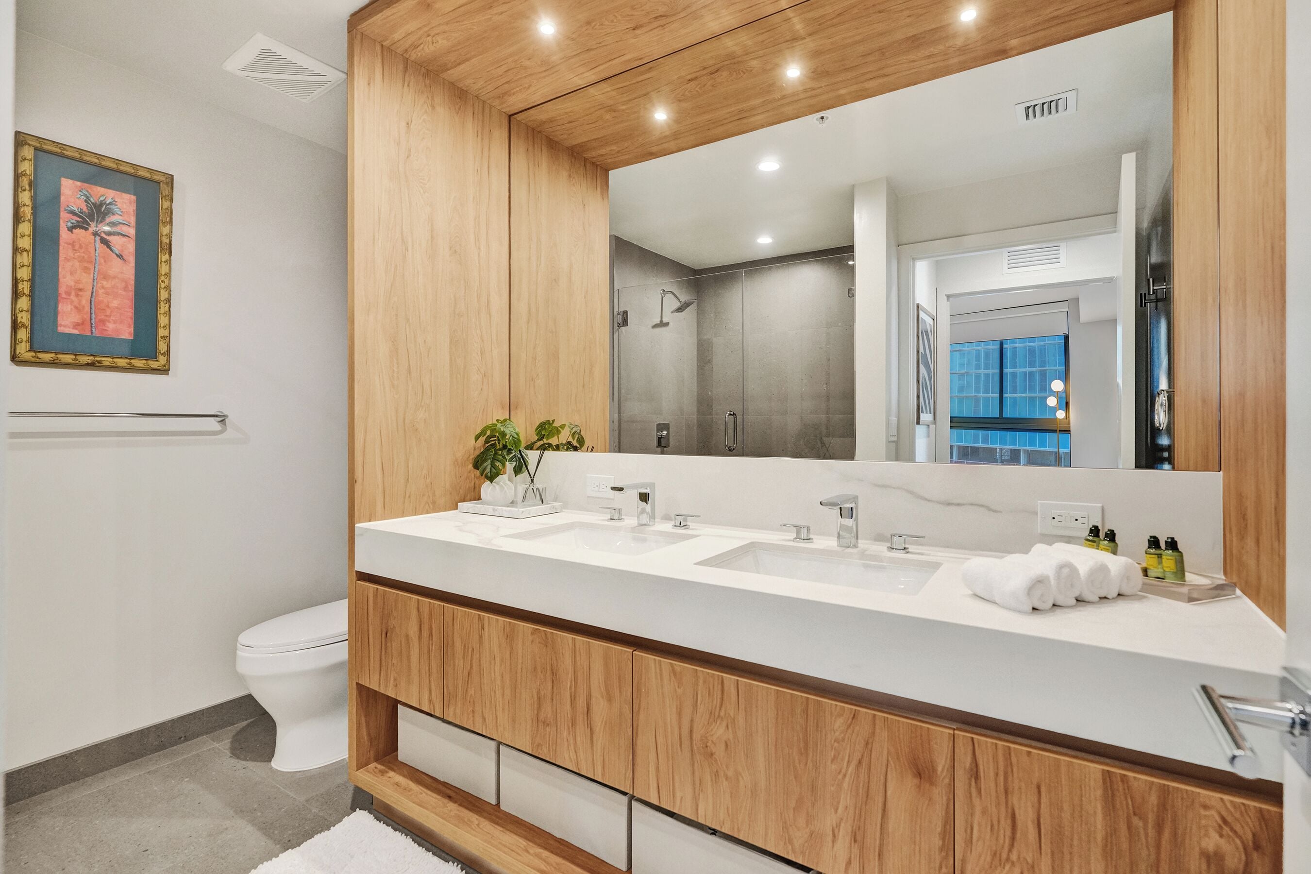 Condo, 2 quartos, sacada | Banheiro | Chuveiro, secador de cabelo, toalhas de banho, sabonete
