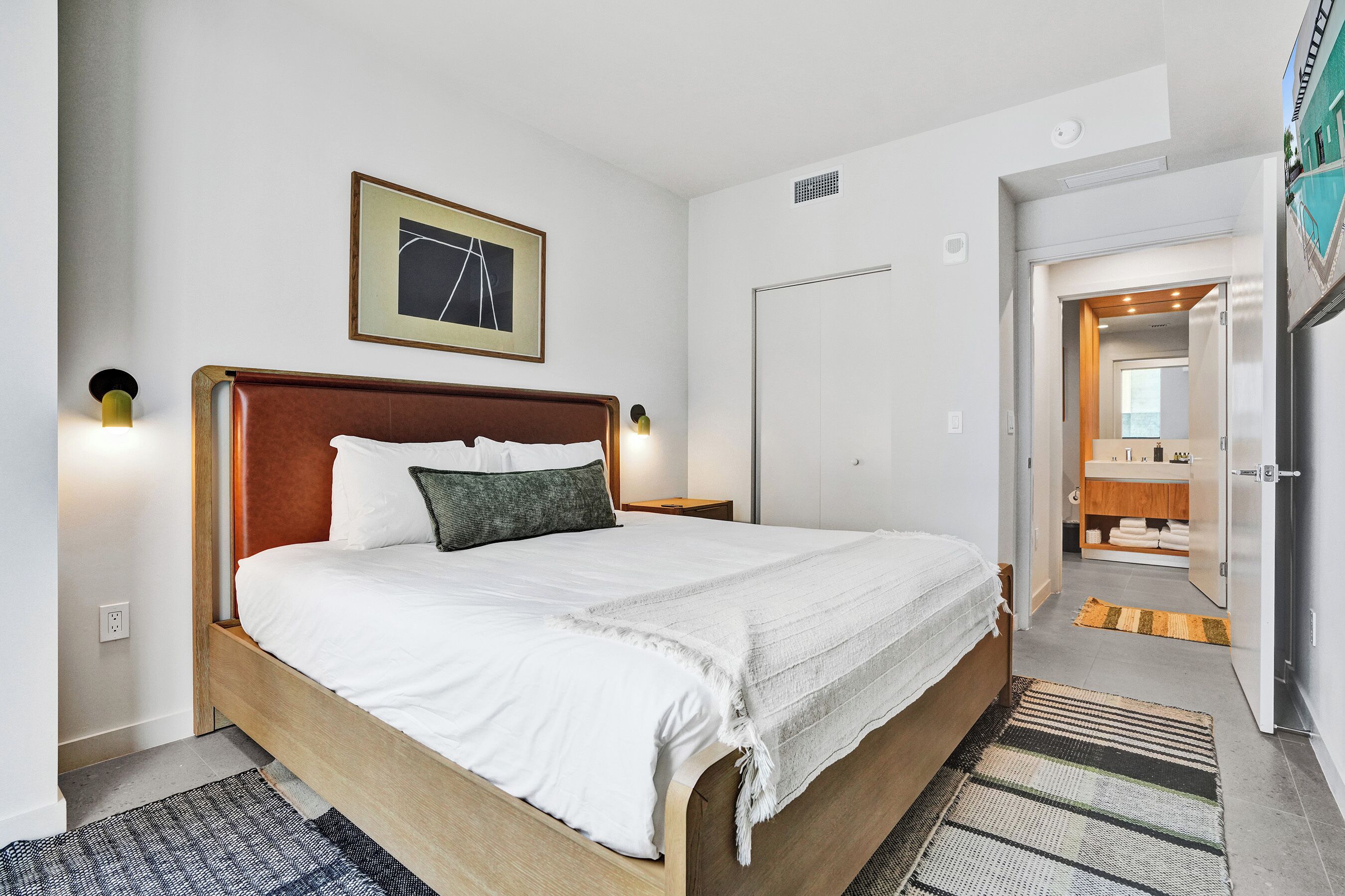 คอนโด, 1 ห้องนอน, ระเบียง | เตารีด/โต๊ะรีดผ้า, Wi-Fi ฟรี, ผ้าปูที่นอน