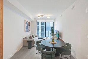 Appart'hôtel, 1 chambre, balcon | Coin séjour