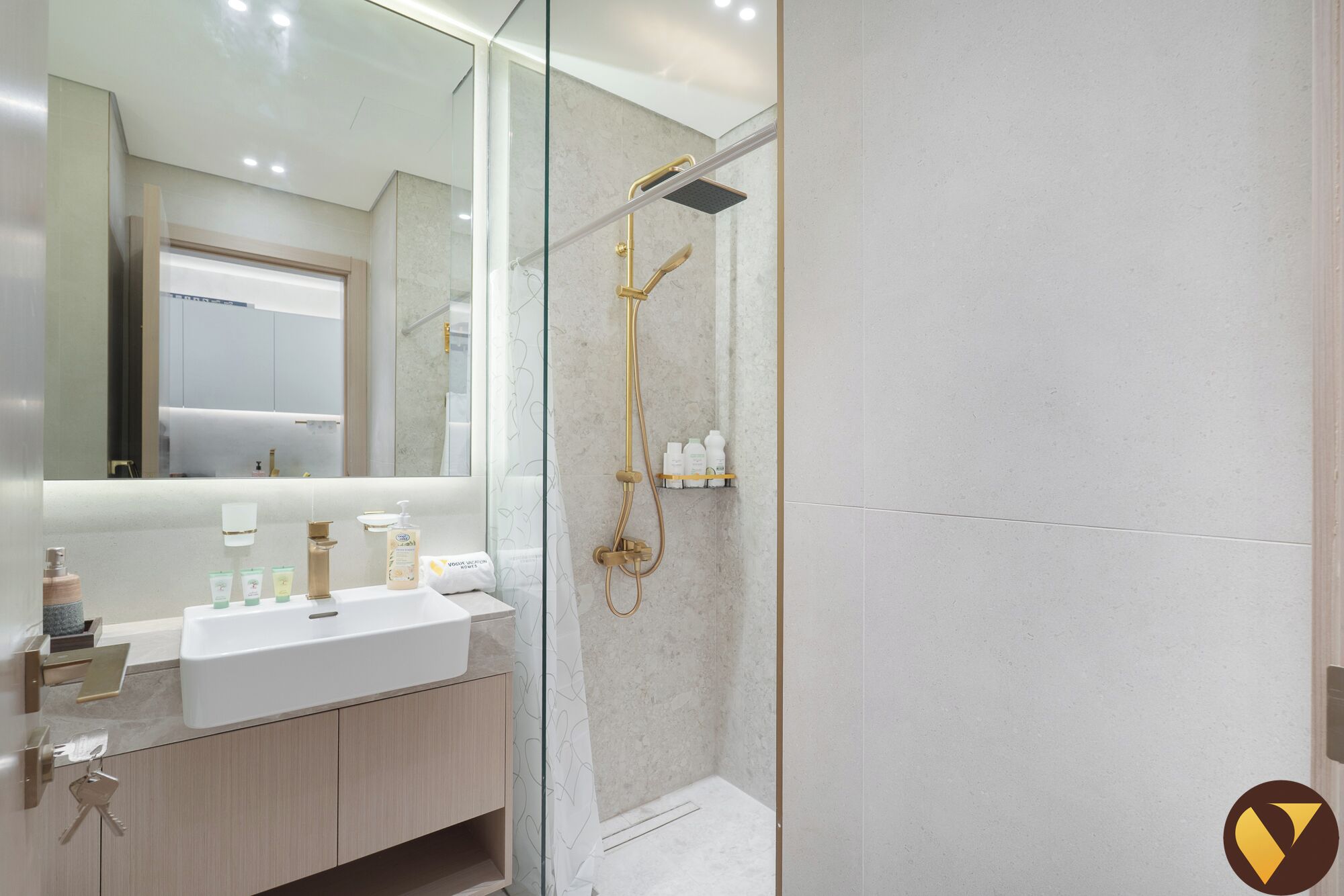 Luxury Studio, Balcony, City View | Bathroom | Shower, rainfall showerhead, free toiletries, hair dryer