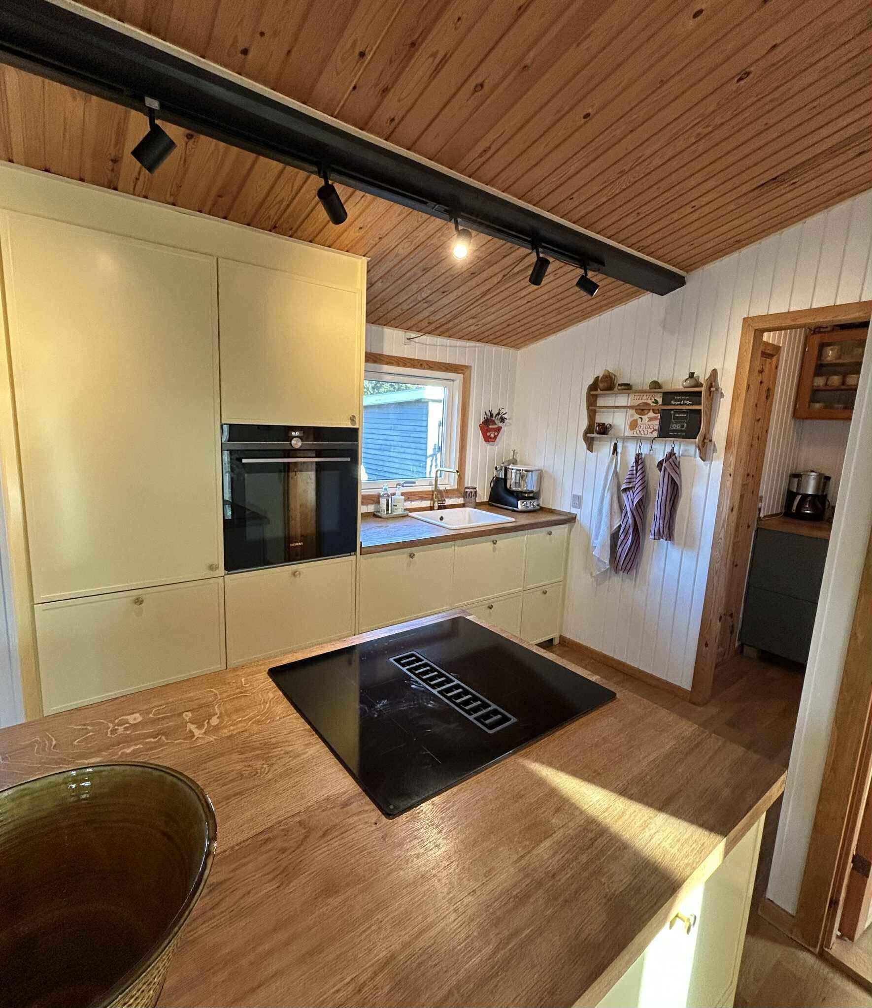 Réfrigérateur, four, plaque de cuisson, lave-vaisselle