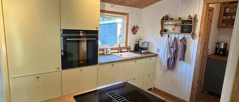 Réfrigérateur, four, plaque de cuisson, lave-vaisselle