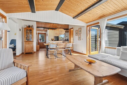 Cozy holiday home near the beach