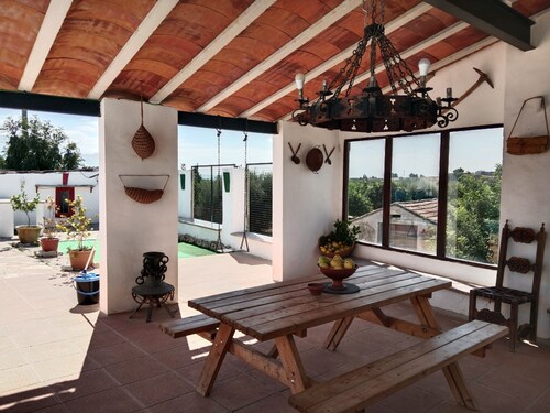 Private rural house ideal for couples and families.