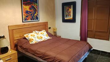 2 bedrooms, desk, iron/ironing board, free WiFi