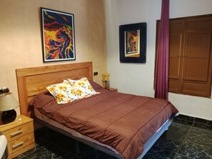 2 bedrooms, desk, iron/ironing board, free WiFi