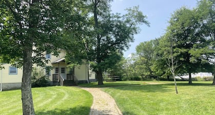 3-bedroom farmhouse in tranquil Gardiner with cool AC & wood burning stove.