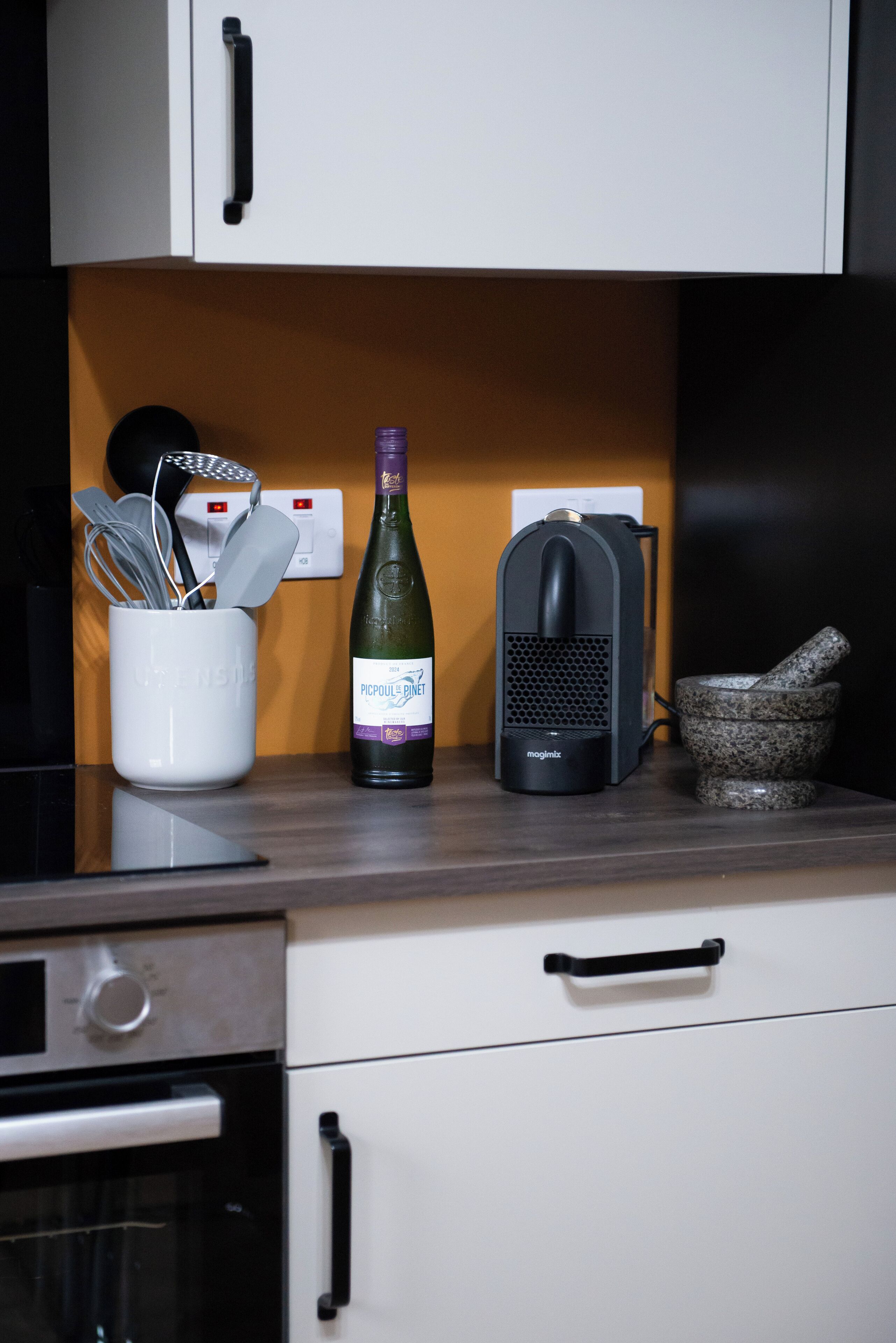 Refrigerador, microondas, horno, placa de cocina