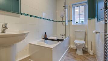 Bruser, hårtørrer, håndklæder