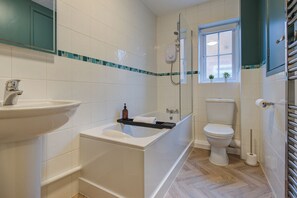 Bruser, hårtørrer, håndklæder