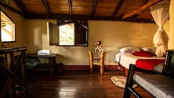 Chambre Double Standard, balcon, vue jardin | Coffres-forts dans les chambres, Wi-Fi gratuit, draps fournis