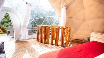 Bungalow Deluxe, patio, vue jardin | Coffres-forts dans les chambres, Wi-Fi gratuit, draps fournis