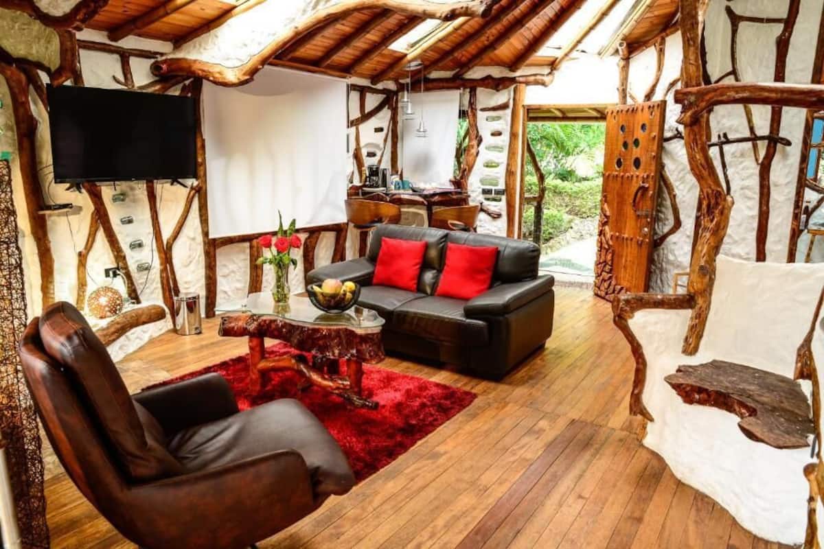 Suite, Balcony, Garden View | Living area