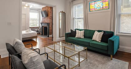 2 Large Renovated Houses with Driveway -Sleeps 42- 5 minutes to Downtown