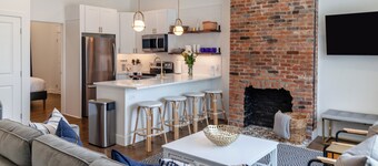 2 Large Renovated Houses with Driveway -Sleeps 42- 5 minutes to Downtown