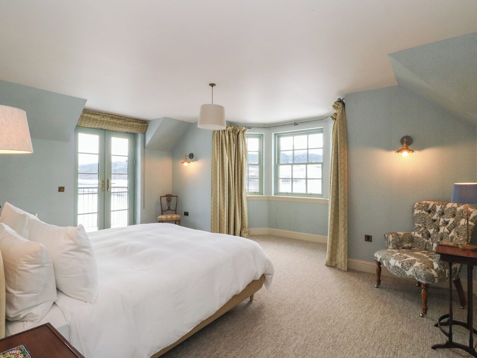 5 bedrooms, individually decorated, individually furnished, free WiFi