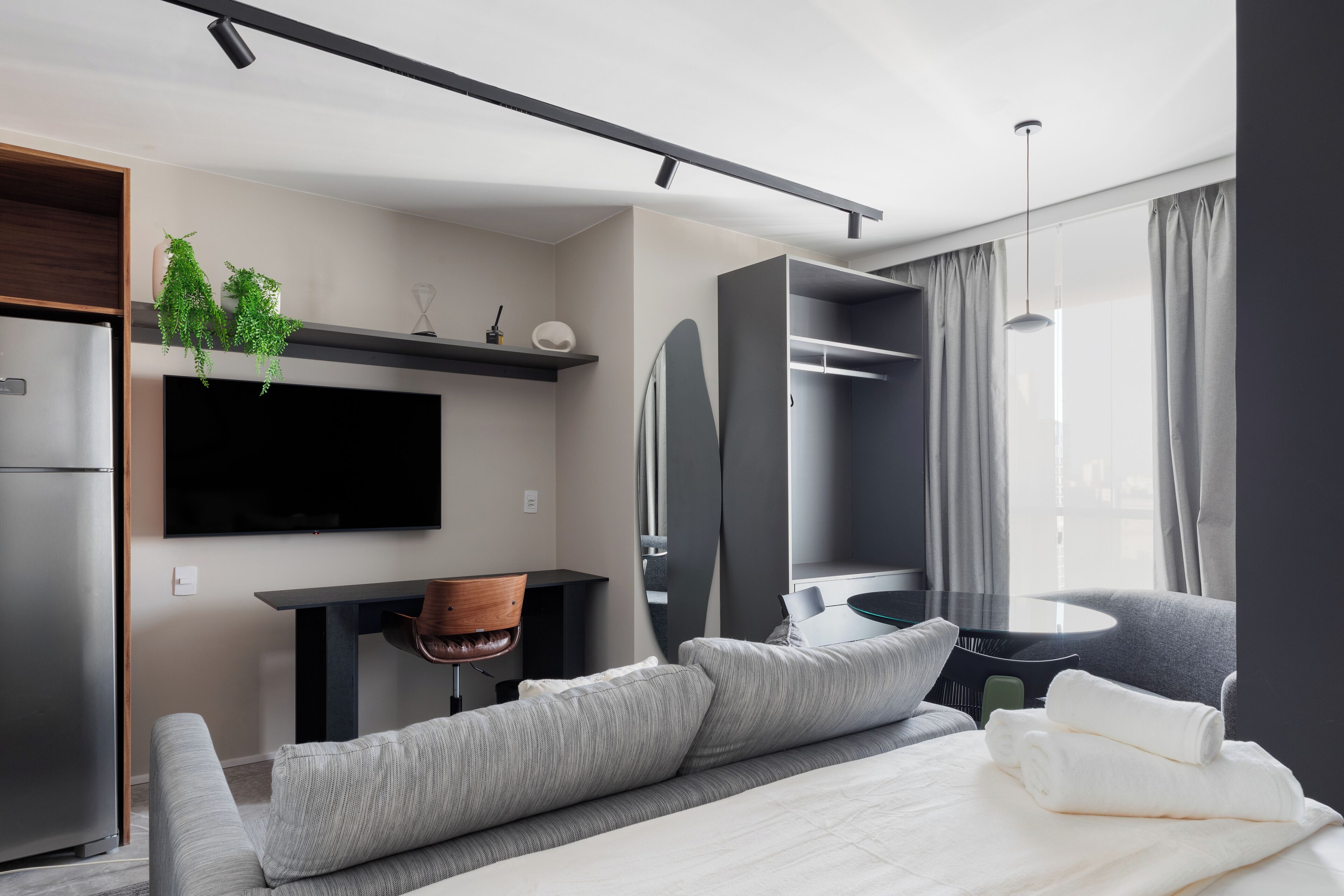 Estúdio superior, vista para a cidade | Cortinas blackout, ferros/tábuas de passar roupa, Wi-Fi de cortesia