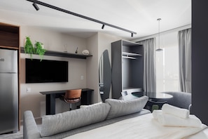 Studio Superior, quang cảnh thành phố | Màn/rèm cản sáng, bàn ủi/dụng cụ ủi quần áo