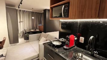 Superior Studio, City View | Interior