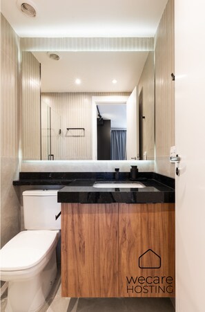 Studio Supérieur, vue ville | Salle de bain | Savon, shampoing