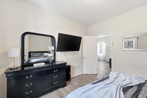 2 habitaciones, tabla de planchar con plancha, wifi y ropa de cama 