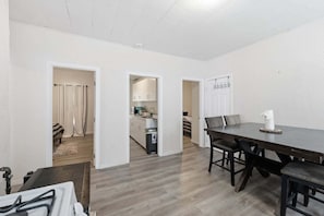 Dining - NEW! Cozy Adventure Filled Escape Free parking (Worcester)