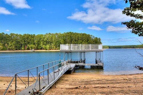 Clarks Hill Lake Escape on Jamaica Avenue!  Lake Views & Relaxation Central